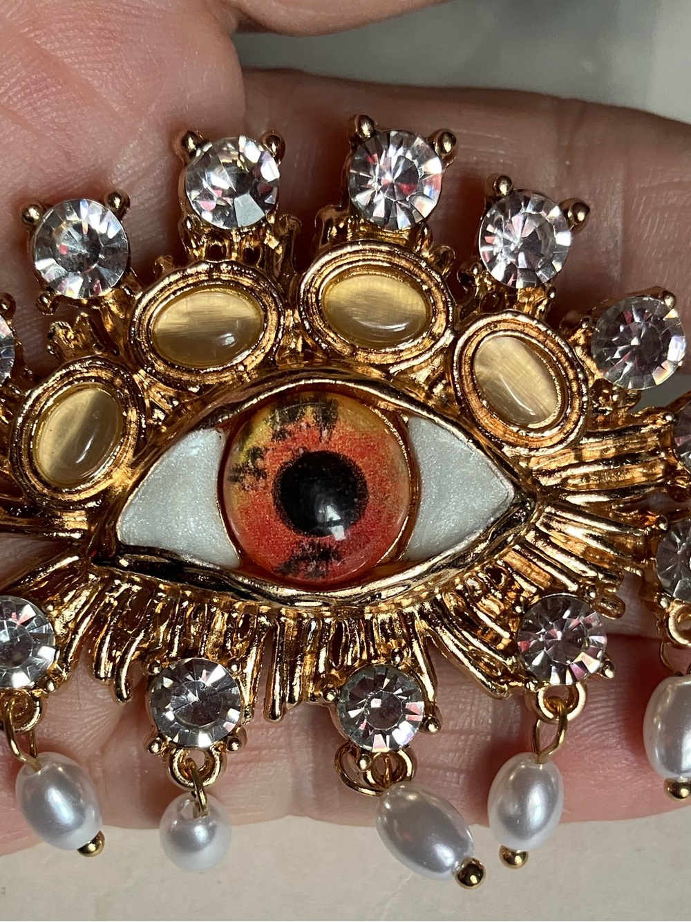 New Gold-Tone Orange Red Statement eye Brooch with Crystal & Pearl Drops - Picture 5 of 8